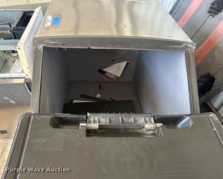 image for item EG0383 Manitowoc ice maker