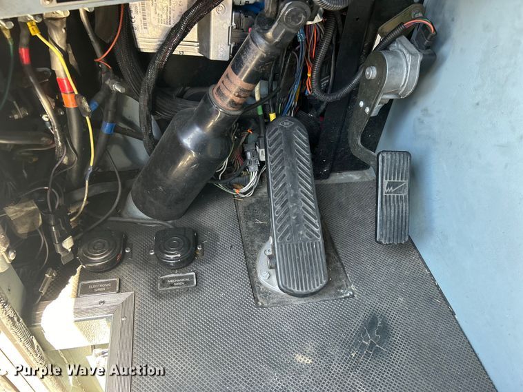 image for item EG0389 2000 Pierce Telesquirt 65 Aerial Ladder ladder fire truck