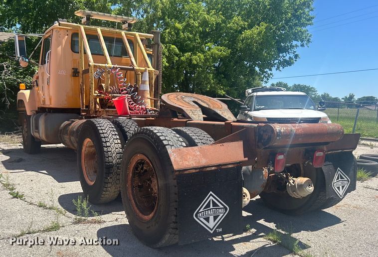 image for item EG0390 1992 International 2574  winch truck