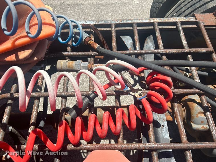 image for item EG0390 1992 International 2574  winch truck