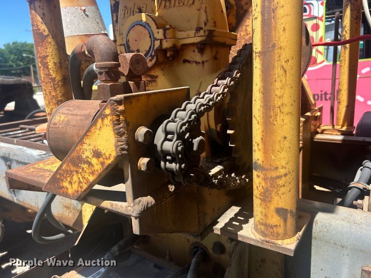 image for item EG0390 1992 International 2574  winch truck