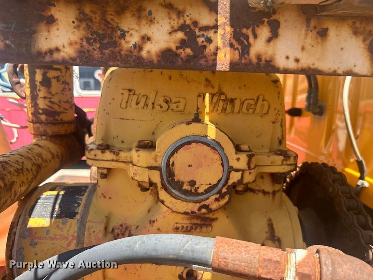 image for item EG0390 1992 International 2574  winch truck