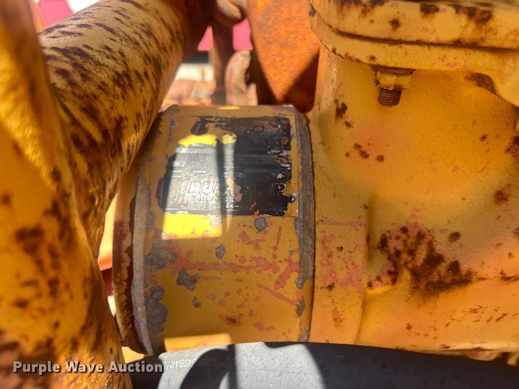 image for item EG0390 1992 International 2574  winch truck