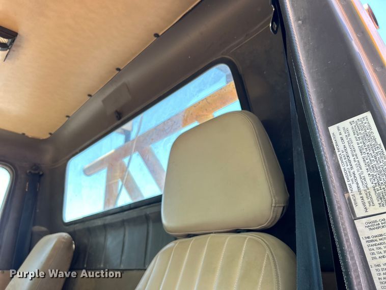 image for item EG0390 1992 International 2574  winch truck