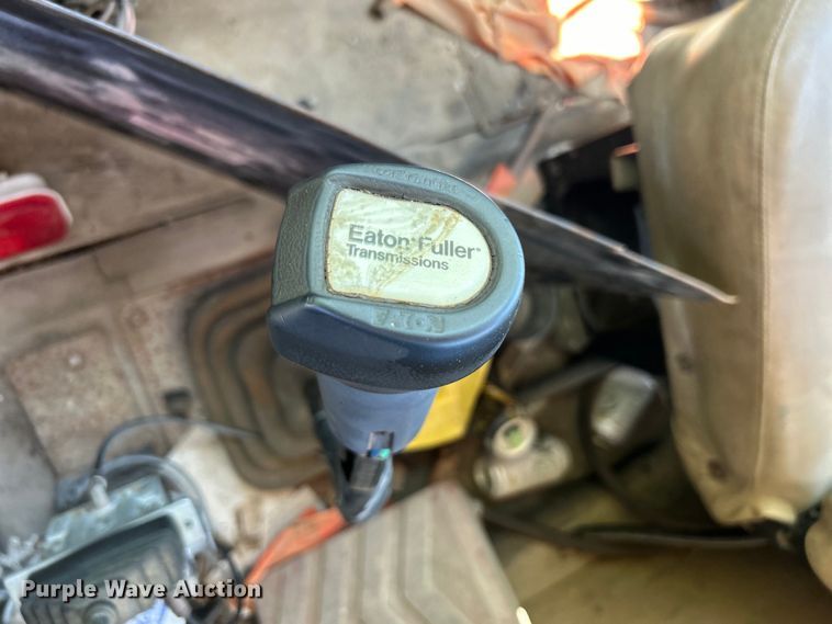 image for item EG0390 1992 International 2574  winch truck