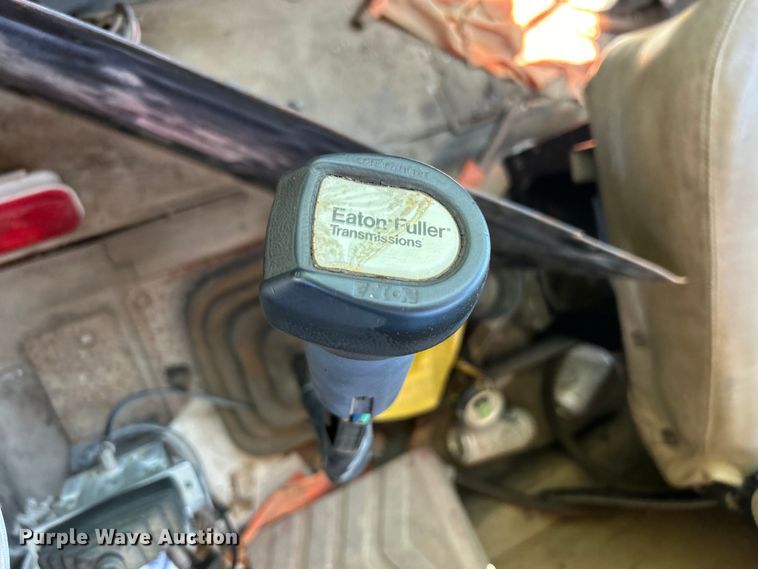 image for item EG0390 1992 International 2574  winch truck