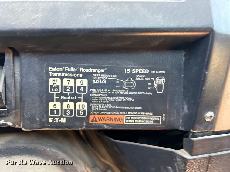 image for item EG0390 1992 International 2574  winch truck