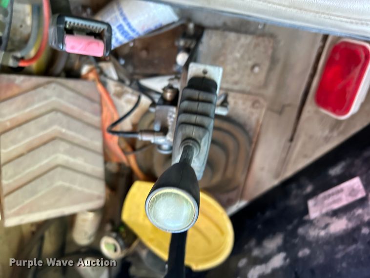 image for item EG0390 1992 International 2574  winch truck