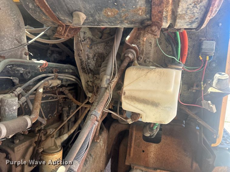 image for item EG0390 1992 International 2574  winch truck