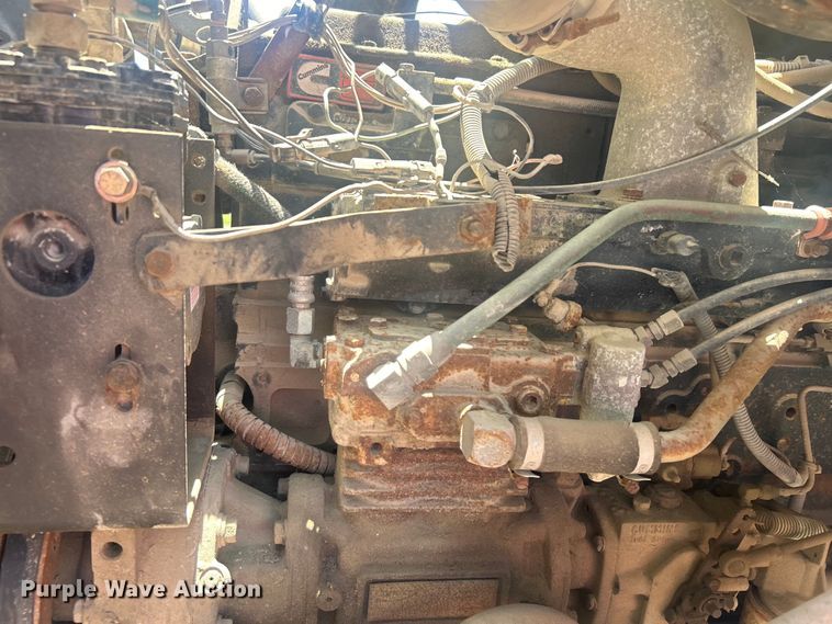 image for item EG0390 1992 International 2574  winch truck