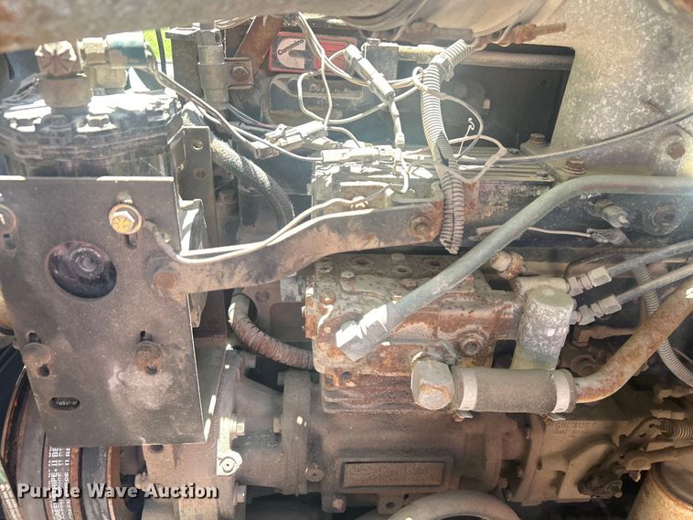 image for item EG0390 1992 International 2574  winch truck