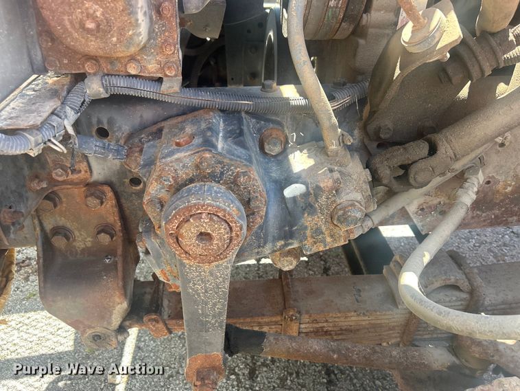 image for item EG0390 1992 International 2574  winch truck