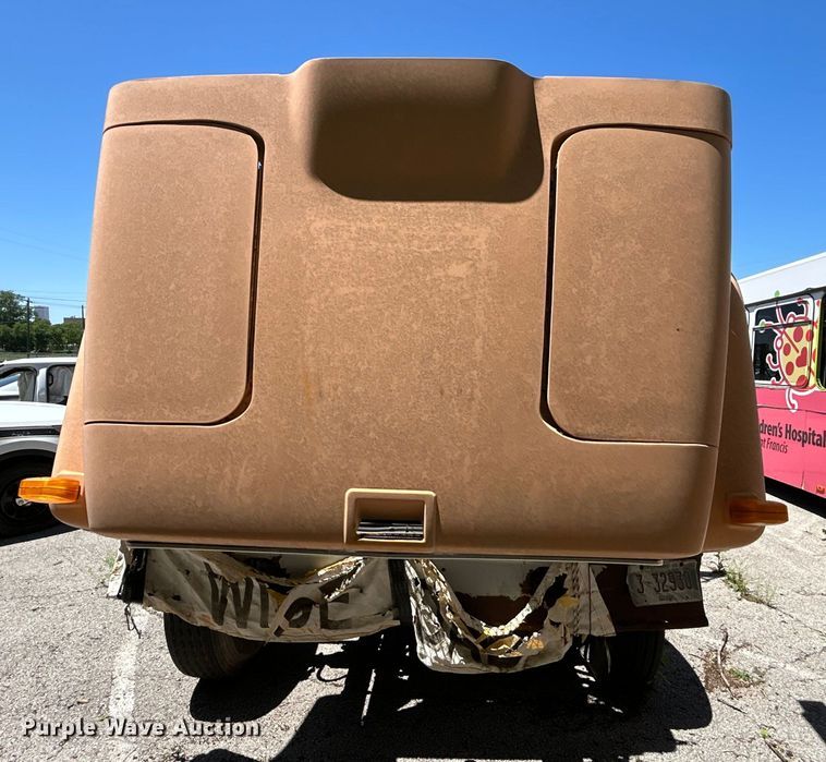 image for item EG0390 1992 International 2574  winch truck