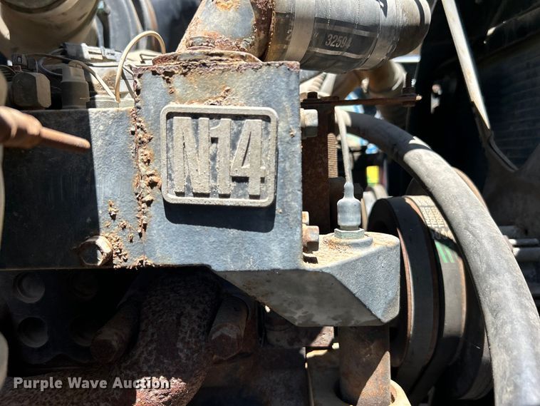 image for item EG0390 1992 International 2574  winch truck