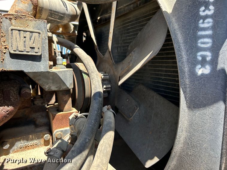 image for item EG0390 1992 International 2574  winch truck