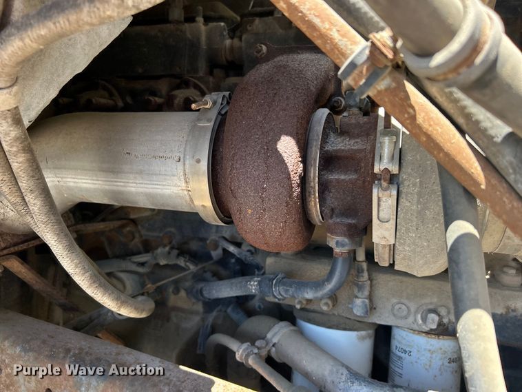 image for item EG0390 1992 International 2574  winch truck