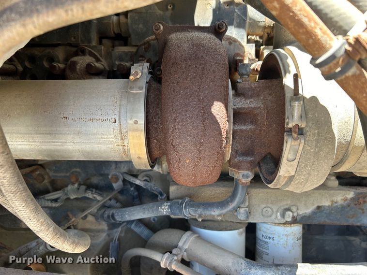 image for item EG0390 1992 International 2574  winch truck