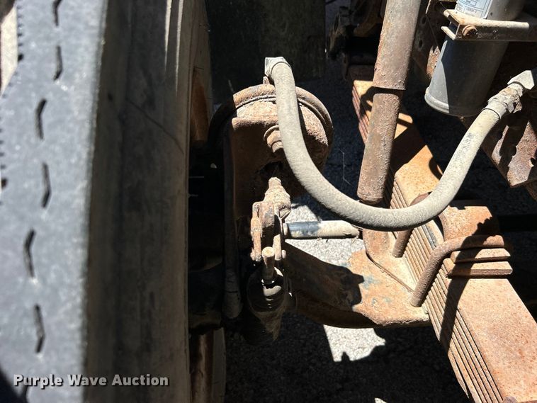 image for item EG0390 1992 International 2574  winch truck