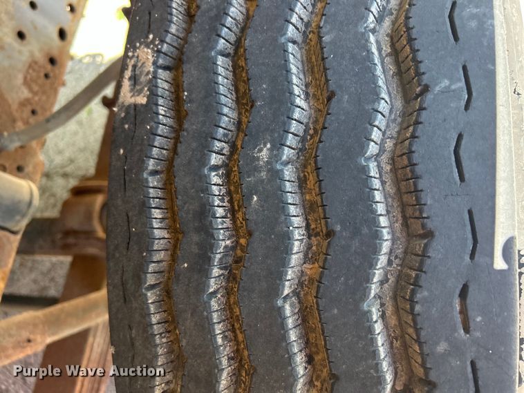 image for item EG0390 1992 International 2574  winch truck