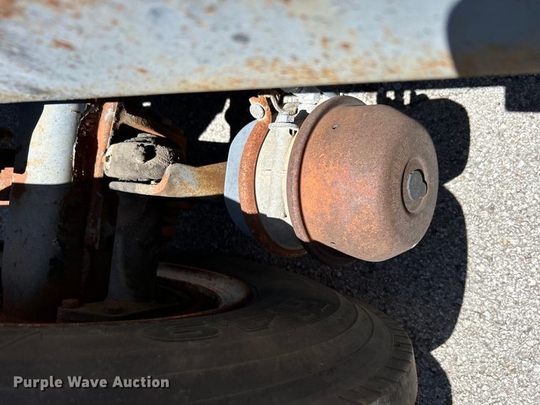 image for item EG0390 1992 International 2574  winch truck