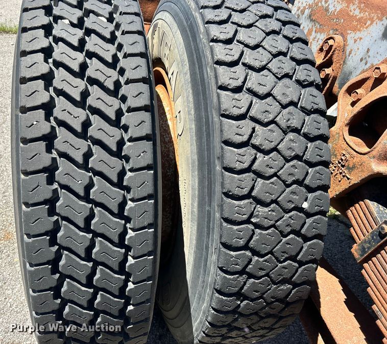 image for item EG0390 1992 International 2574  winch truck