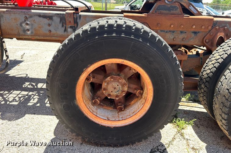 image for item EG0390 1992 International 2574  winch truck