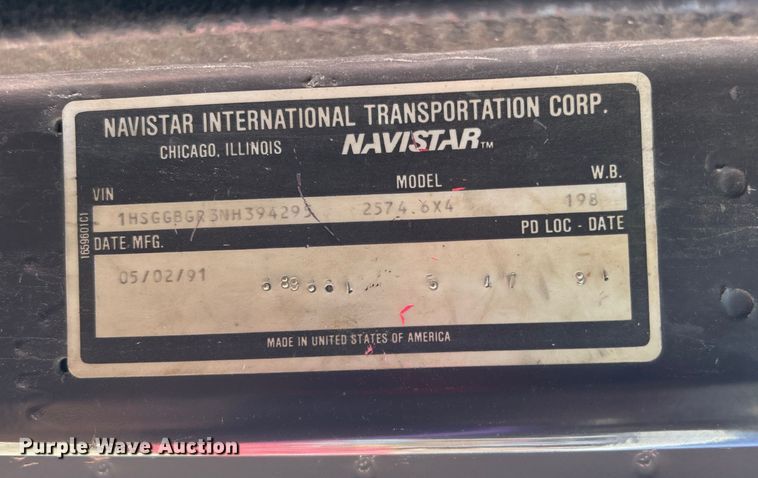 image for item EG0390 1992 International 2574  winch truck