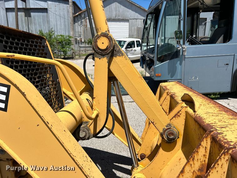 image for item EG0391 1998 John Deere 310SE backhoe