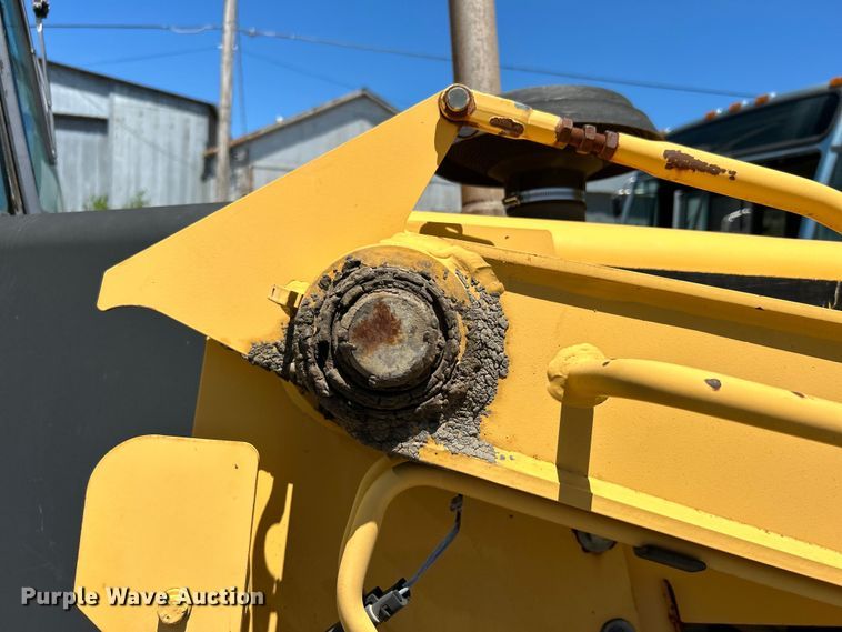 image for item EG0391 1998 John Deere 310SE backhoe