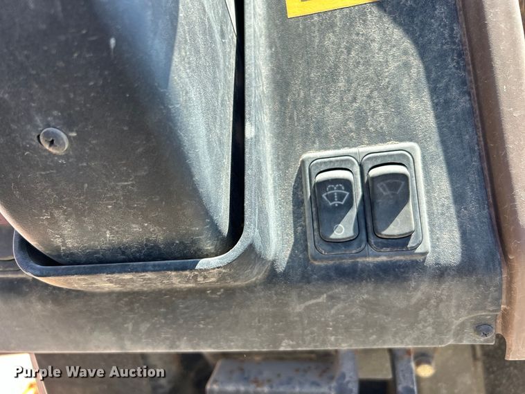 image for item EG0391 1998 John Deere 310SE backhoe