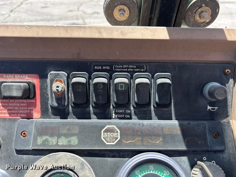 image for item EG0391 1998 John Deere 310SE backhoe