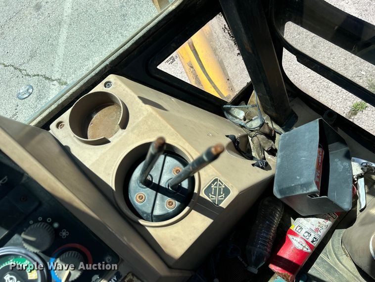 image for item EG0391 1998 John Deere 310SE backhoe