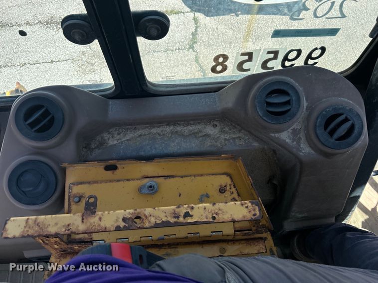 image for item EG0391 1998 John Deere 310SE backhoe