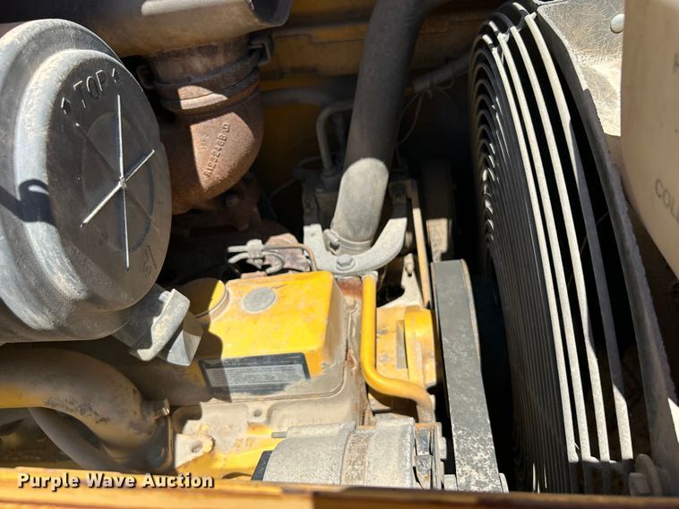 image for item EG0391 1998 John Deere 310SE backhoe