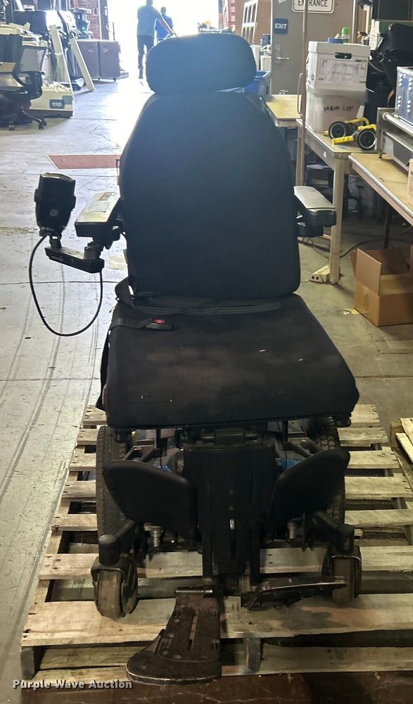 image for item EG0396 Quantum Edge 2.0 powered wheelchair