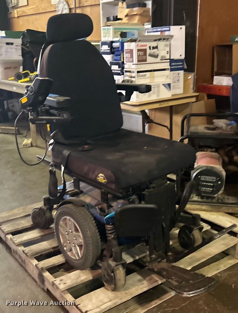 image for item EG0396 Quantum Edge 2.0 powered wheelchair