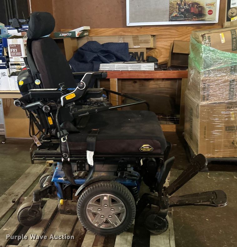 image for item EG0396 Quantum Edge 2.0 powered wheelchair