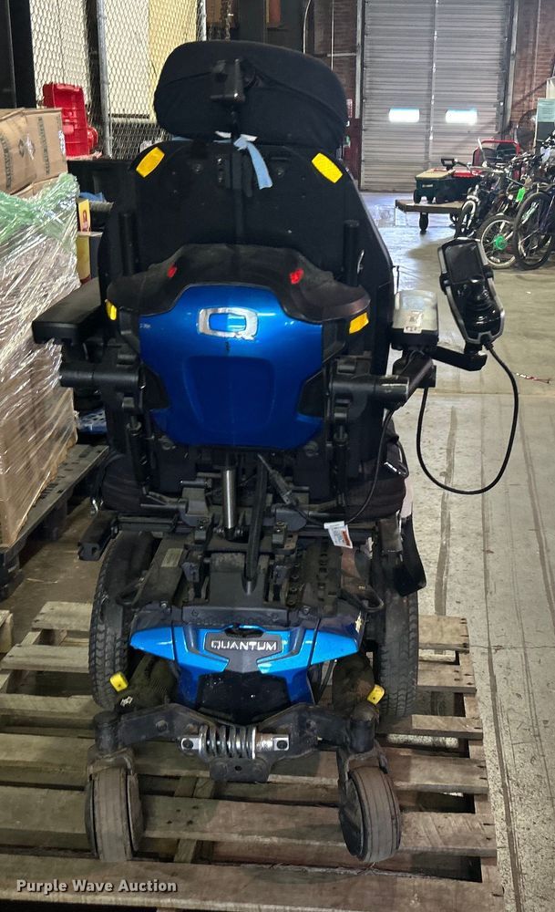 image for item EG0396 Quantum Edge 2.0 powered wheelchair