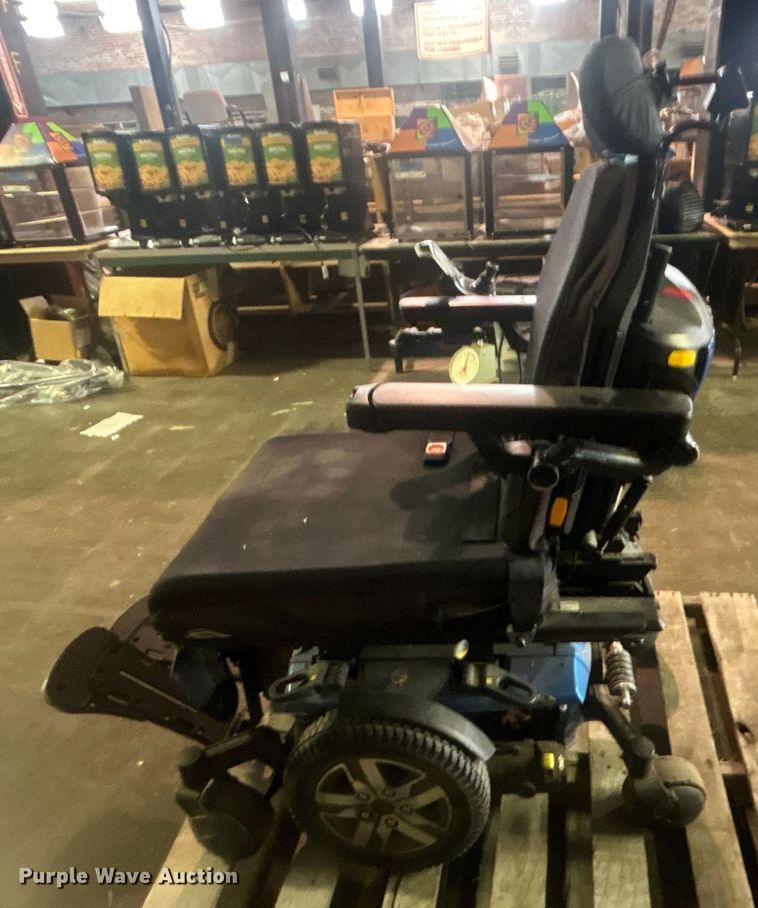 image for item EG0396 Quantum Edge 2.0 powered wheelchair