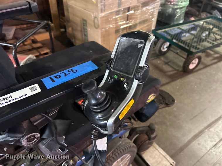 image for item EG0396 Quantum Edge 2.0 powered wheelchair