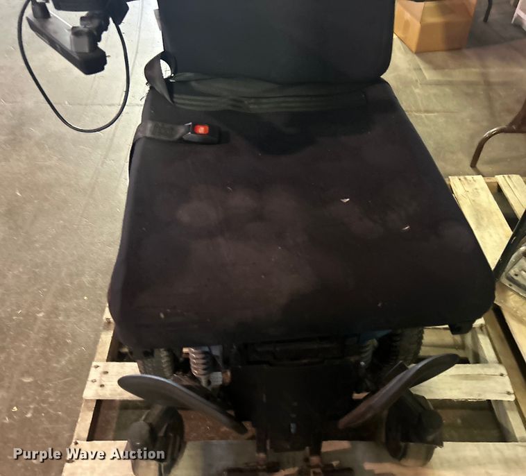 image for item EG0396 Quantum Edge 2.0 powered wheelchair