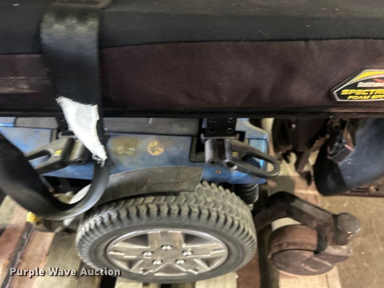 image for item EG0396 Quantum Edge 2.0 powered wheelchair