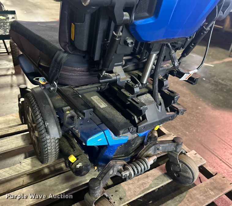 image for item EG0396 Quantum Edge 2.0 powered wheelchair