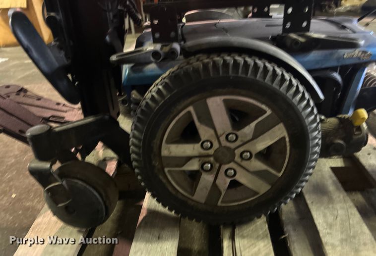 image for item EG0396 Quantum Edge 2.0 powered wheelchair