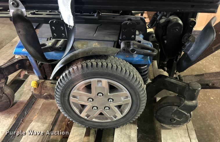 image for item EG0396 Quantum Edge 2.0 powered wheelchair