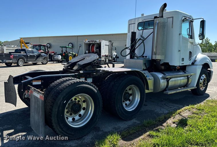 image for item EH6762 2007 Freightliner Columbia semi truck