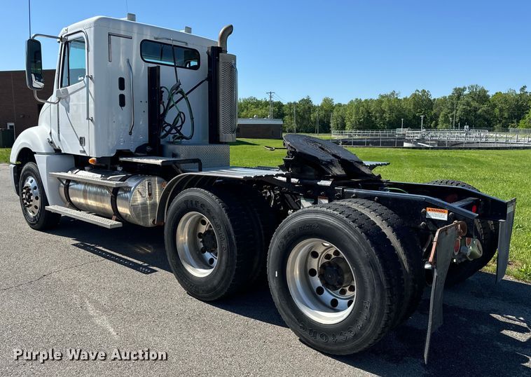 image for item EH6762 2007 Freightliner Columbia semi truck