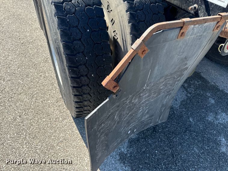 image for item EH6762 2007 Freightliner Columbia semi truck