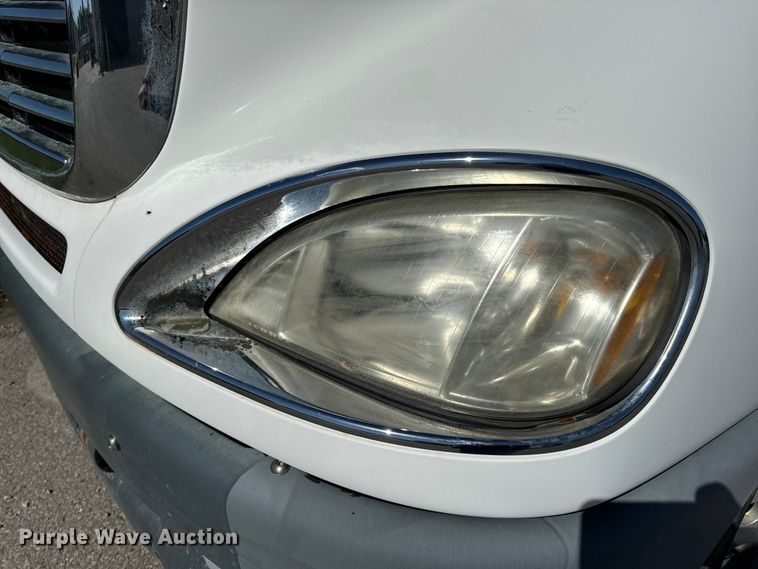 image for item EH6762 2007 Freightliner Columbia semi truck