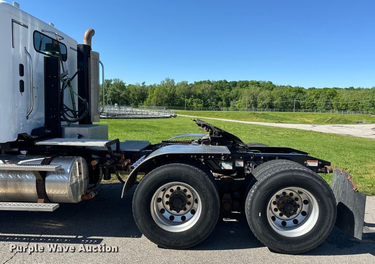 image for item EH6762 2007 Freightliner Columbia semi truck